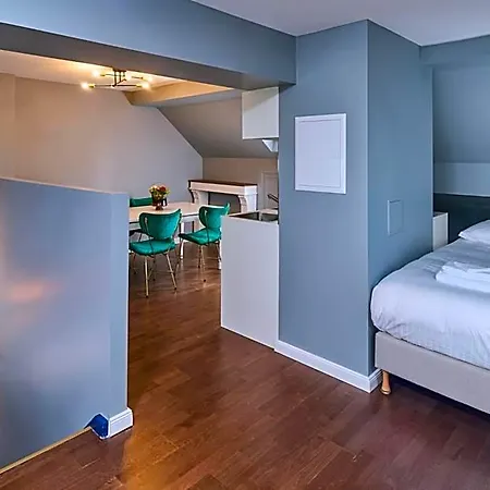 The Rose By Goeres Hotel